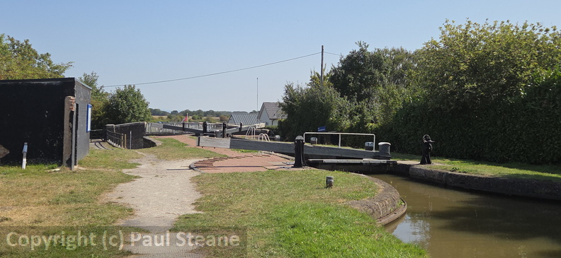Cholmondeston Lock